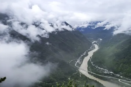 Shexian Lishangou Inn