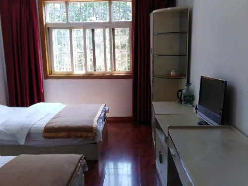 Xuanwei Shenghui Business Hotel