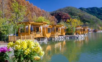 Jiurushan Hongyanrong Wooden Barrel Hotel