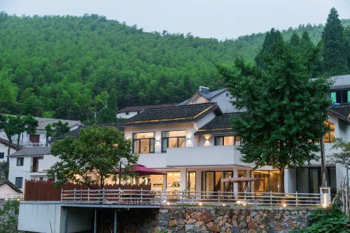 Cloud Bamboo Mansion