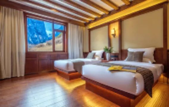 Shangri-La Snow Mountain Hotel On the Cliff