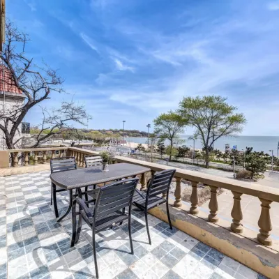 East Beach Seaview Hotel (Beidaihe Biluo Tower) Hotels in der Nähe von Tianjin University of Commerce Beidaihe Branch