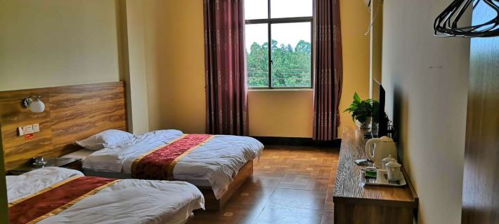 Yili Hostel โรงแรมในตงซิง