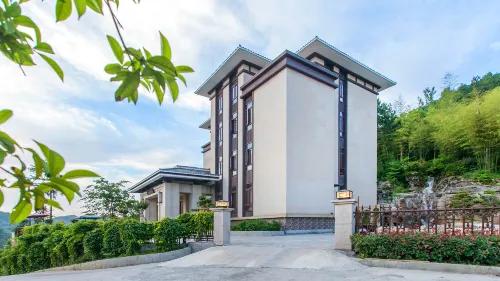 Floral Hotel·No.1 Hotel Tiny West Lake Hotels in Jianshi County