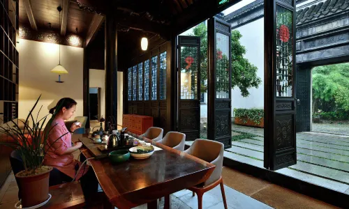 Blossom Hill Hotels & Resorts · Qiushuli