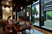 Blossom Hill Hotels & Resorts · Qiushuli