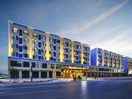 Wanda Moments Hotel Отели рядом с достопримечательностью «Heze University North Campus»