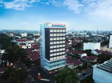 Harper Wahid Hasyim Medan by Aston Отели рядом со станцией Medan Train Station