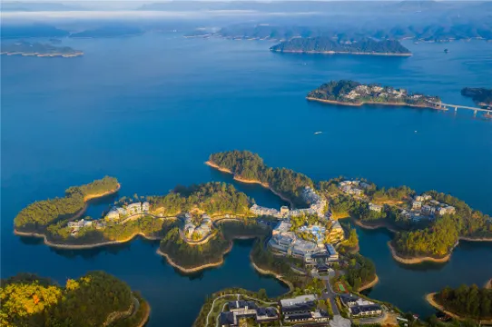 Bright Resort Hotels in Jiande