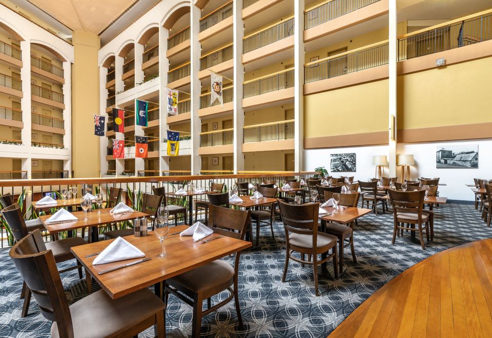 [시드니 더 록스 지역의 야경 이미지]