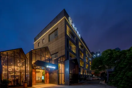 Rezen Retreat City Qiyu Отели рядом с достопримечательностью «Shanghai Customs College»