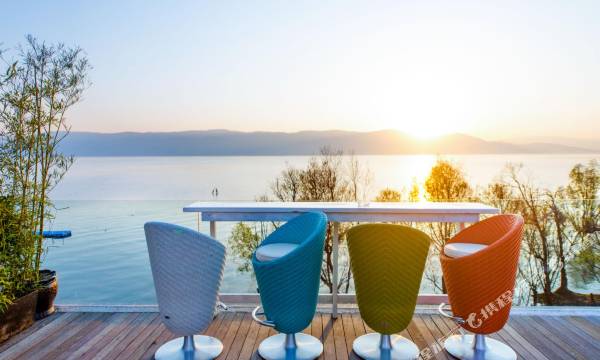 Dali Tingyun Sea Lake View Holiday Hotel