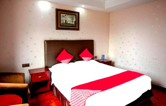 Three-person Hotel