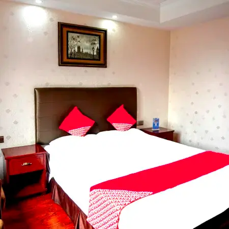 Three-person Hotel