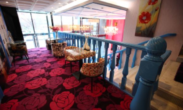 Pinai Film Theme Hotel (Beijing International Trade Baiziwan Subway Station)