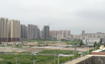 Zhongshan Xianghua Hotel (Mingzhu Light Rail Station)