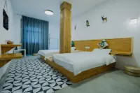 Daocheng Yunqi Mountain House Inn