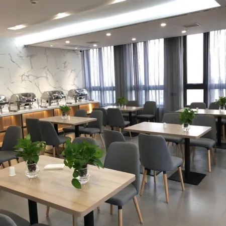 Youth Sunshine Hotel (Xiangtan Gaoxin Wanda Plaza)