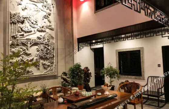 桃花潭近水樓台客棧