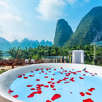 Yangshuo Huatianghai Shijiotianyuan