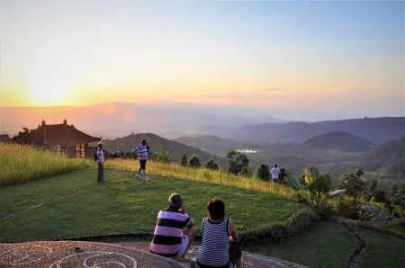 Puri Lumbung Cottages Restaurant & Spa Munduk Отели рядом с достопримечательностью «Роуз гарден»