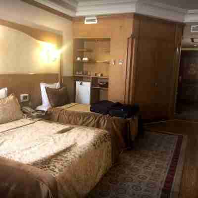 Ghasr Talaee International Hotel Rooms