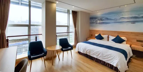 Zizhongchuan East Business Hotel - parking