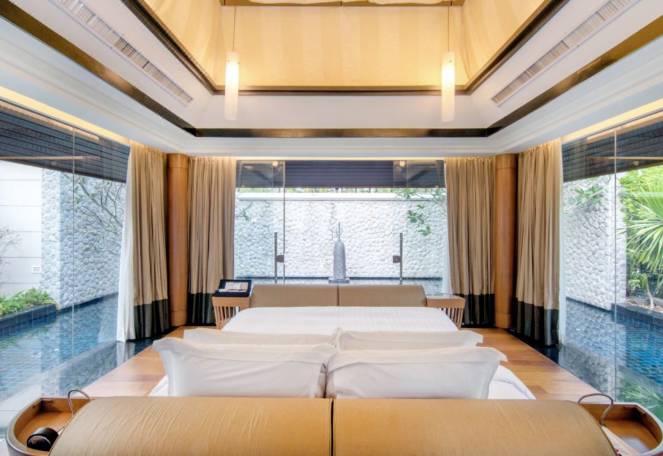 푸켓 라구나 단지의 아름다운 호수와 무료 셔틀 보트