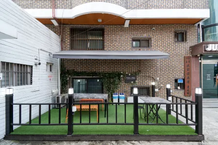 Jun Guesthouse