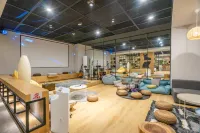 Smiley's Long Time No See Hostel (Chongqing Crown Grand Escalator Lianglukou Metro Station Branch）