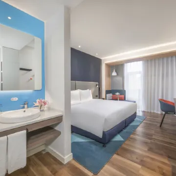 Holiday Inn Express SHANGHAI GUBEI by IHG Отели рядом с достопримечательностью «Чаннин»