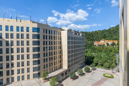 Baiqiang International Hotel , Shiyan Century Top 100