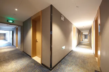 Rongjing Hotel (Rongcheng Baiyangdian High-speed Railway Station Branch) Отели рядом со станцией Станция Байянь