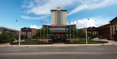 Smiler Hotspring Hotel Отели в г. Юнтай