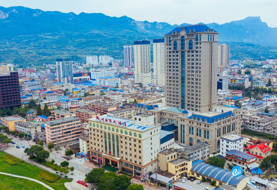 청저우 인터내셔널 호텔의 편안한 침실