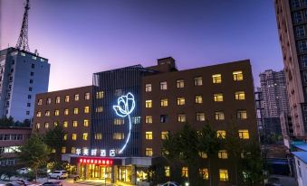 Huameishi Hotel (Baoding Xiantian Baobai Shopping Plaza) - Housity