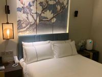 白玉兰酒店(上海人民广场店) - 影音悦享大床房
