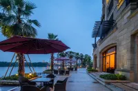 Donghai Xianhucheng Huanglong Hotel Hotels near Zhejiang University of Science and Technology