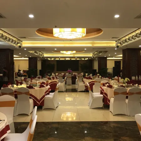 Fukang Sunshine Holiday Hotel