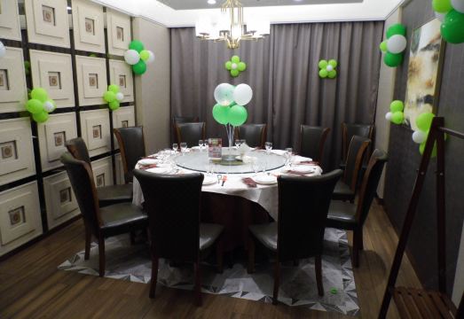 2. 홍루위안 닝장 ..