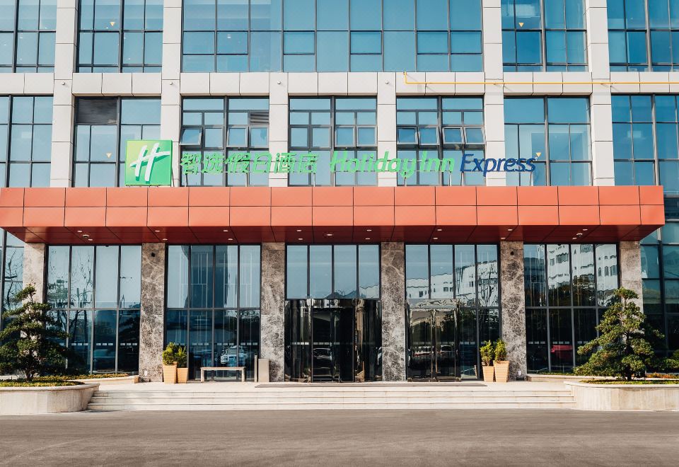 Holiday Inn Express TAIZHOU CMC by IHGHotel Overview