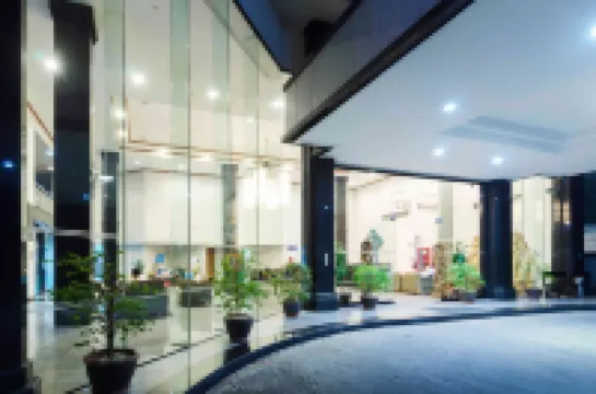 โรงแรมซีเอช โรงแรมใกล้ฮีส แอนด์ เฮอ เทเลอส์ เฮ้าส์