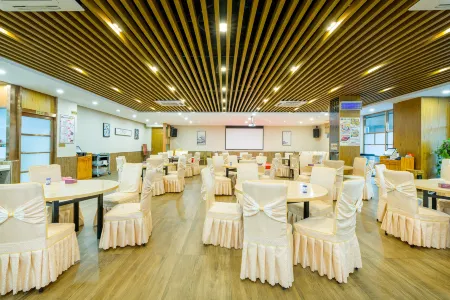 Xing Qiao International Hotel Отели в г. Учуань