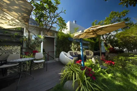 Alagon City Hotel & Spa Отели рядом с достопримечательностью «Dong Khoi Street»