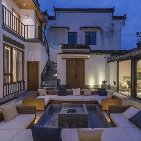 Yueyin Boshe Hongcun Holiday Guesthouse