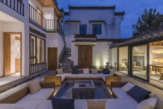 Yueyin Boshe Hongcun Holiday Guesthouse