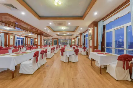 Sea Pearl Cat Ba Hotel Отели рядом с достопримечательностью «Кот Ба»