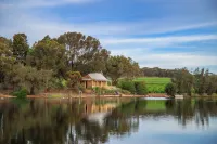 Stonewell Cottages & Vineyards