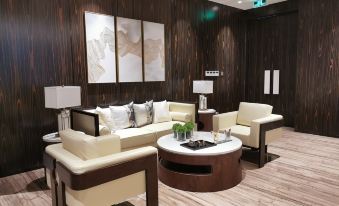 Yunfu Xinxing Xiangshun Junzhou Hotel