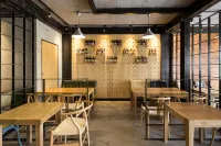 UniLoft Hostel (Dalian Railway StationDongguan Street Historical and Cultural Block Store）